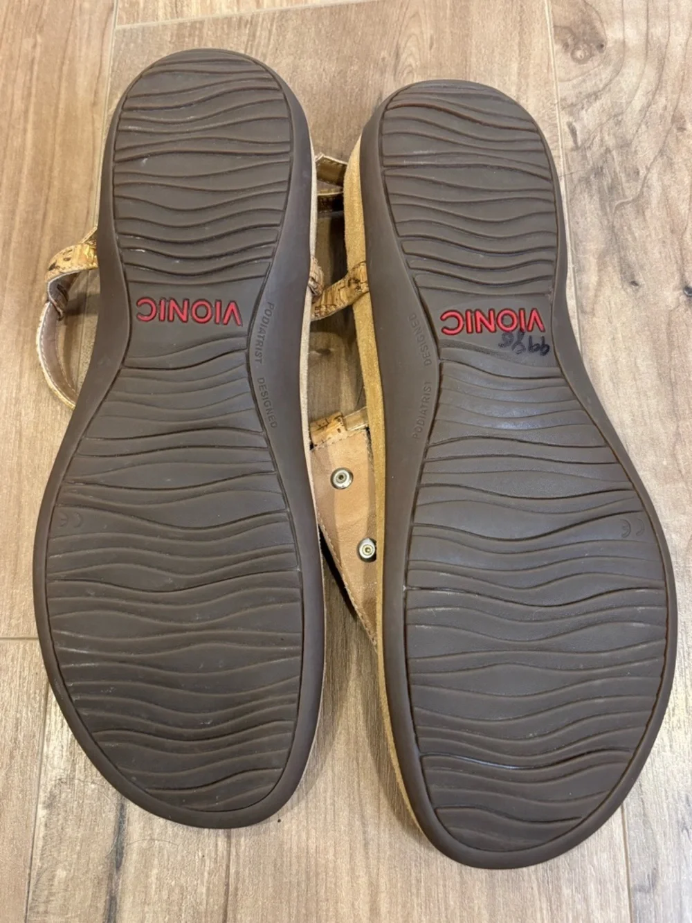 Vionic Rest Nala Leather Thong Sandals Gold Metallic Studs Arch Support Size 10